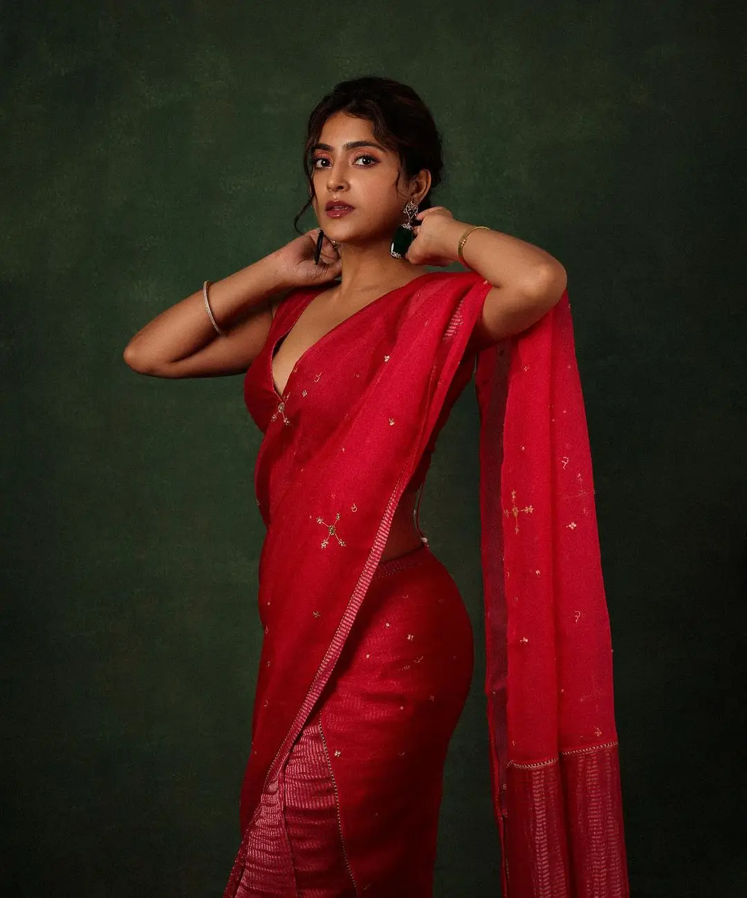 AVANTIKA MISHRA MESMERIZING LOOKS IN BEAUTIFUL MAROON SAREE 4